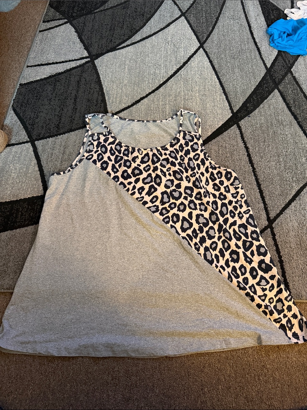 Sleeveless Two-Tone Leopard Print Tank Top - Gray/Black